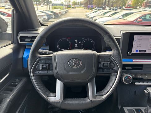 Used 2025 Toyota Tacoma TRD Off-Road AWD/4WD image 28