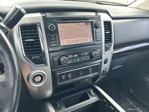 Used 2019 Nissan Titan SV w/ SV Convenience Package RWD image 30