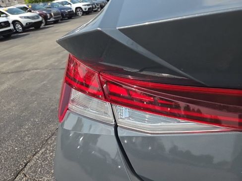 Used 2025 Hyundai Elantra Hybrid FWD image 10