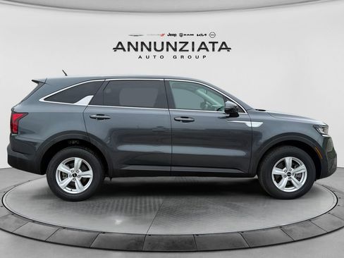 Used 2023 Kia Sorento LX AWD/4WD image 6
