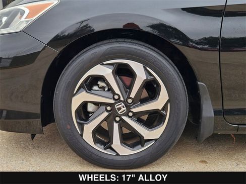 Used 2017 Honda Accord EX image 32