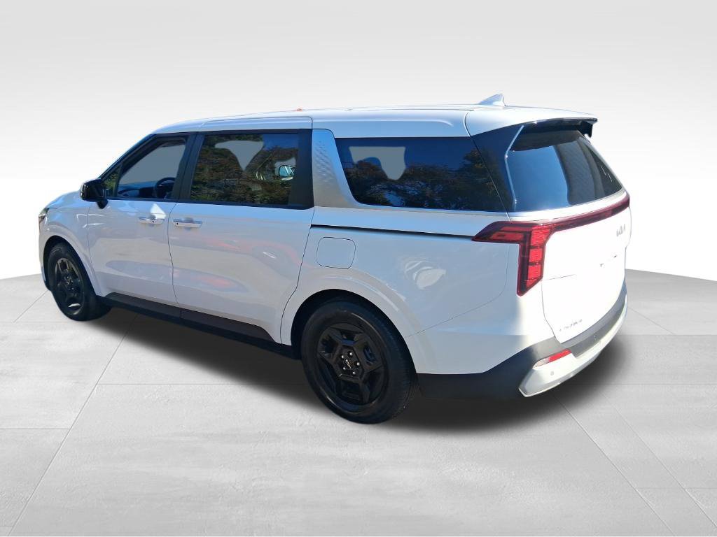 Certified 2026 Kia Carnival FWD image 8