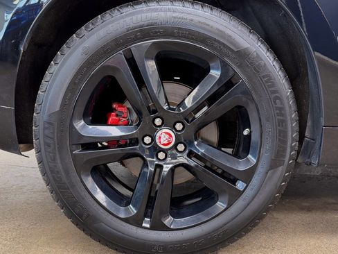 Used 2017 Jaguar F-PACE R-Sport image 16