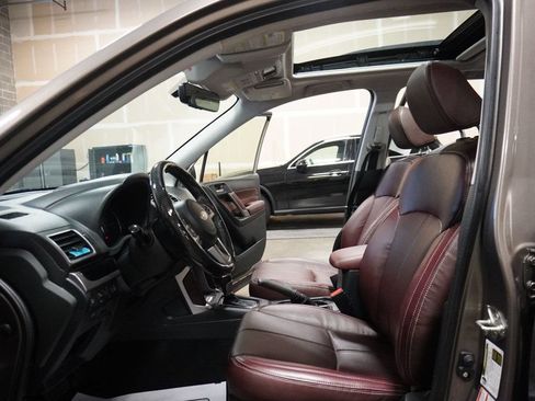 Used 2017 Subaru Forester 2.5i Touring AWD/4WD image 7