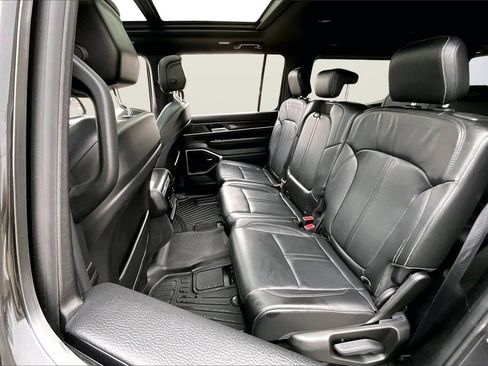 Used 2023 Jeep Wagoneer Base w/ Premium Group I image 23