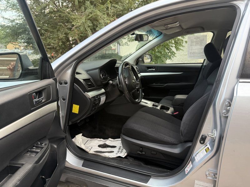Used 2012 Subaru Outback 2.5i Premium w/ All-Weather Pkg AWD/4WD image 8