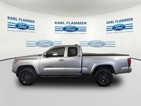 Used 2022 Toyota Tacoma SR5 w/ Technology Package RWD image 6