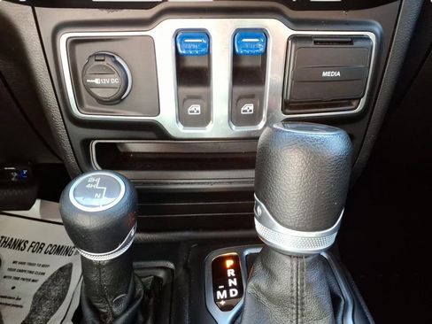 Used 2020 Jeep Wrangler Sport AWD/4WD image 22
