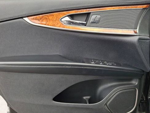 Used 2018 Lincoln MKX Reserve w/ Driver Assistance Package AWD/4WD image 13