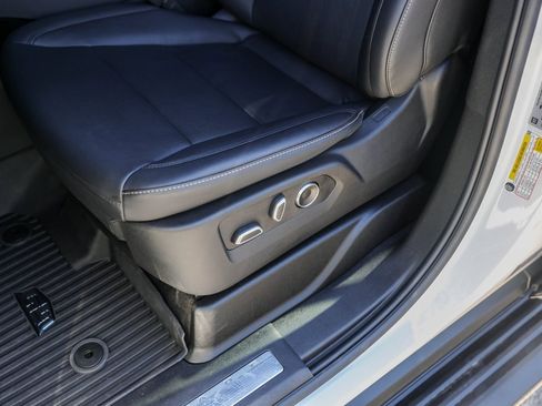 Certified 2024 Cadillac Escalade Luxury image 8