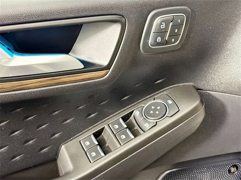 Used 2020 Ford Escape Titanium image 17