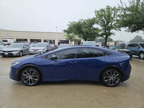 Used 2024 Toyota Prius XLE image 4