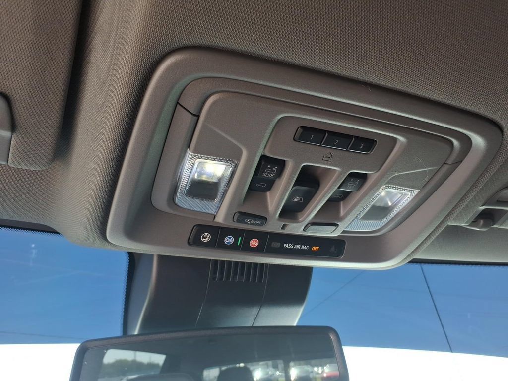 Used 2022 GMC Sierra 1500 Denali AWD/4WD image 29