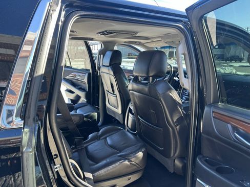 Used 2018 Cadillac Escalade Premium Luxury image 36