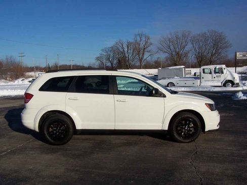 Used 2020 Dodge Journey SE w/ Blacktop Package image 1