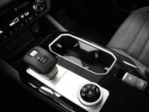 New 2026 Mitsubishi Outlander SE image 14