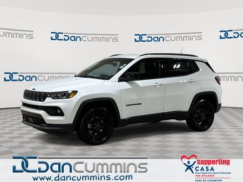 Used 2026 Jeep Compass Latitude AWD/4WD image 1