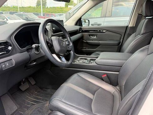 Used 2024 Honda Pilot Touring image 6