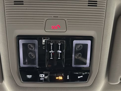 Used 2024 Volkswagen Atlas SEL AWD/4WD image 34
