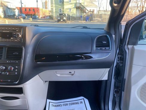 Used 2016 Dodge Grand Caravan SE image 30