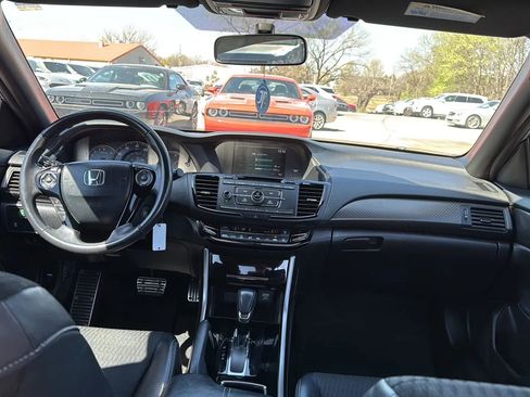 Used 2017 Honda Accord Sport image 30