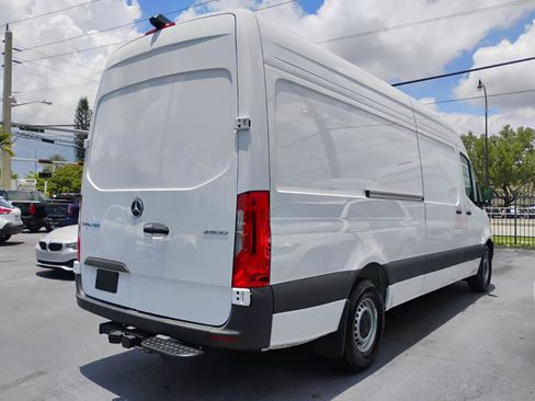 Used 2025 Mercedes-Benz Sprinter 2500 image 4