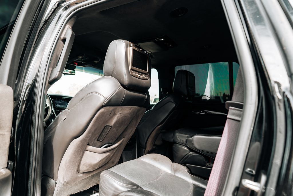 Used 2017 Cadillac Escalade Platinum AWD/4WD image 35