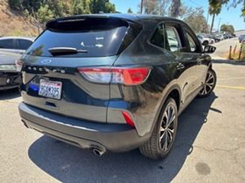 Used 2022 Ford Escape SE w/ SE Sport Appearance Package FWD image 4