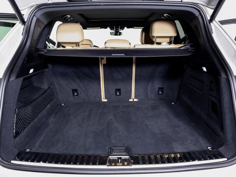 Certified 2023 Porsche Cayenne Platinum Edition image 12