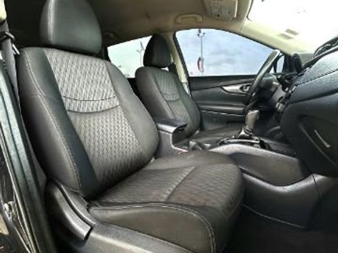 Used 2019 Nissan Rogue SV image 9