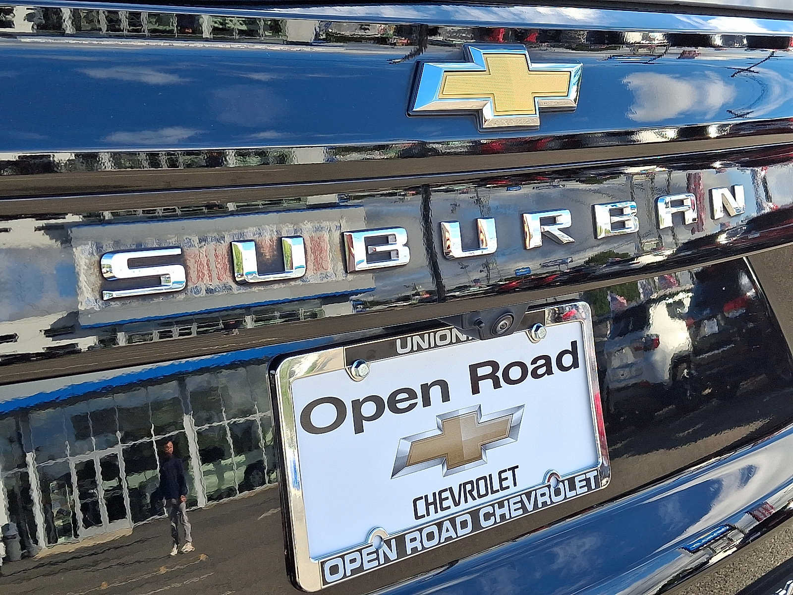 Certified 2025 Chevrolet Suburban Premier w/ Sun And Tow Package AWD/4WD image 30