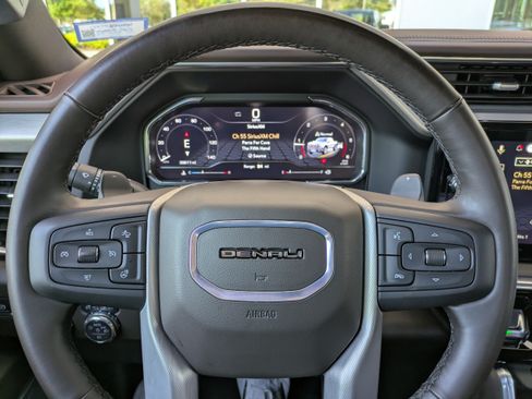 Used 2025 GMC Sierra 1500 Denali w/ Technology Package AWD/4WD image 30
