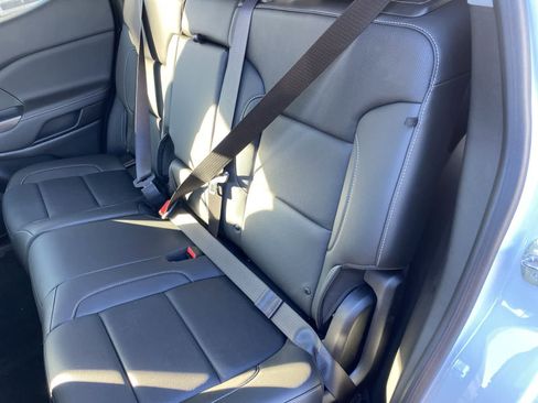 Used 2023 GMC Acadia SLT image 12