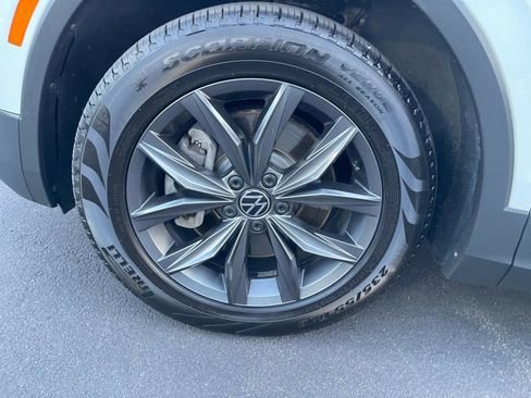 Used 2024 Volkswagen Tiguan SE image 10