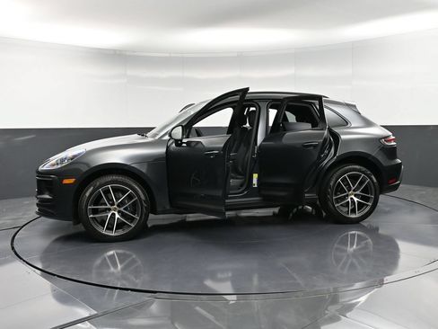 Certified 2025 Porsche Macan AWD/4WD image 36