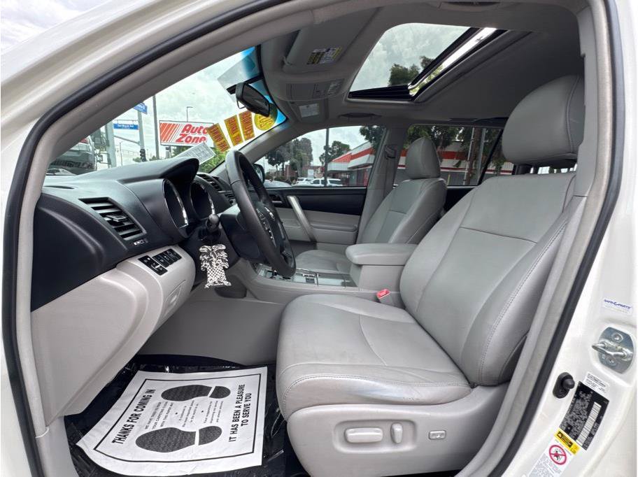 Used 2013 Toyota Highlander SE FWD image 15