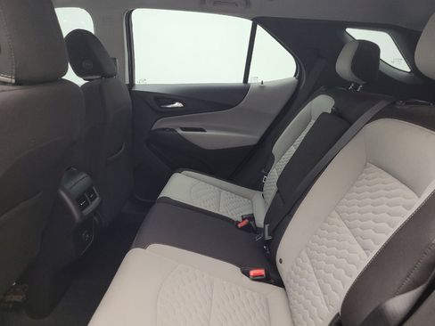Used 2021 Chevrolet Equinox LS FWD image 18