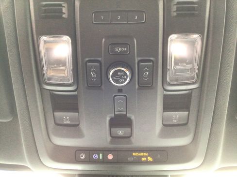 Used 2024 Chevrolet Suburban Premier AWD/4WD image 32