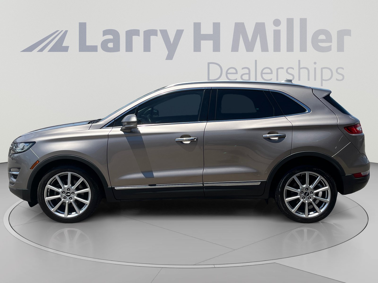 Used 2019 Lincoln MKC Reserve FWD image 2