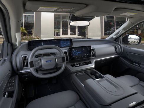 New 2025 Ford Expedition Active image 31