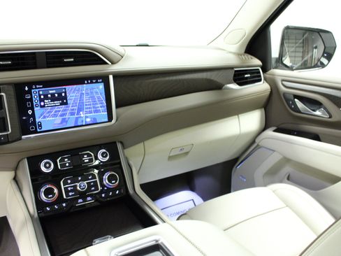 Used 2024 GMC Yukon Denali AWD/4WD image 19