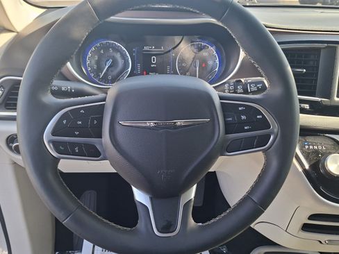 Used 2024 Chrysler Voyager LX FWD image 11