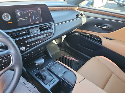 Used 2022 Lexus ES 350 w/ Premium Package image 16