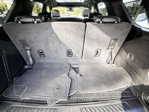 Used 2022 GMC Yukon SLT image 32