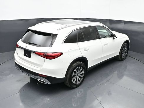 Used 2025 Mercedes-Benz GLC 300 4MATIC image 37