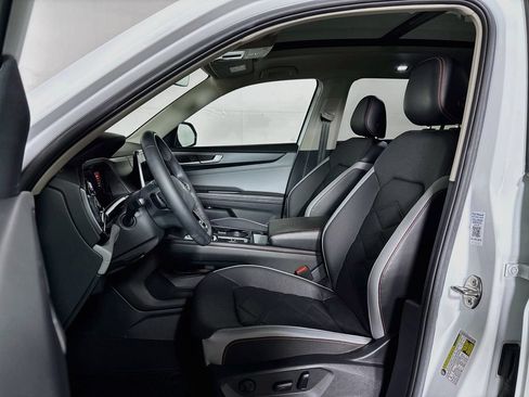 Certified 2024 Volkswagen Atlas Peak Edition SE AWD/4WD image 12