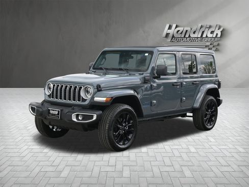 Used 2025 Jeep Wrangler Sahara w/ Safety Group image 7
