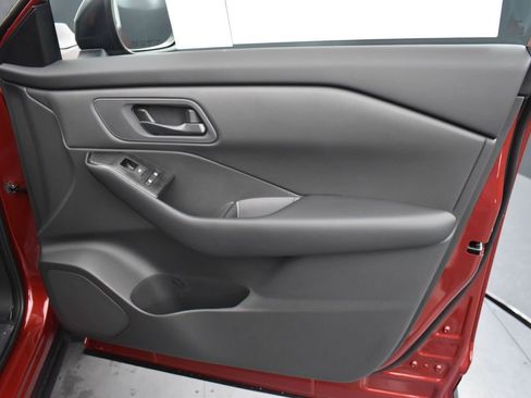 Used 2025 Nissan Rogue S FWD image 8