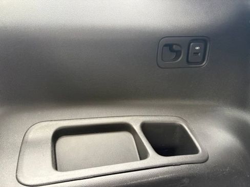 Used 2022 GMC Acadia SLE w/ LPO, Floor Liner Package FWD image 9