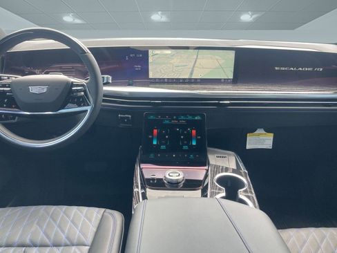 New 2026 Cadillac Escalade IQ Luxury 1 w/ LPO, Floor Liner Package image 13